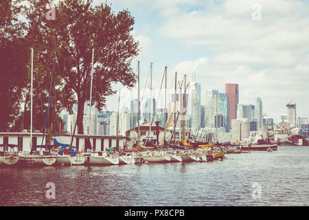 TORONTO, KANADA - 19. SEPTEMBER 2018: Marina auf Toronto Island, und schöne Torontos Skyline über den See. Toronto, Ontario, Kanada. Stockfoto