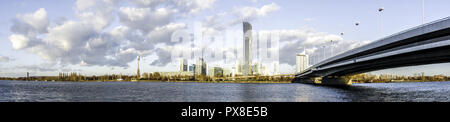 Wien, Danube City, DC-Tower, Dominique Perrault, Reichsbruecke, Österreich, 22. zu überbrücken. Bezirk, Donaucity Stockfoto