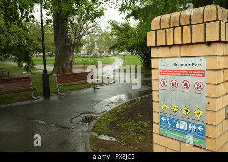 Eingang Belmore Park an der Sloane Street, Goulburn, NSW. Stockfoto