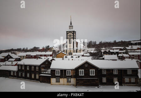 Bergbaustadt Røros in Norwegen, fantastische original alten norwegischen Stadt, als UNESCO-Weltkulturerbe. Traditionelle Holzarchitektur. Stockfoto