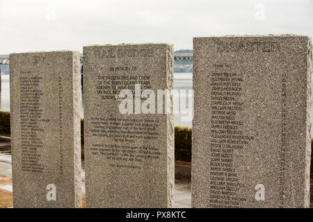 Eine Gedenkstätte für die Opfer des Tay Brücke Schiene Katastrophe, in Dundee, Schottland, Großbritannien. Stockfoto