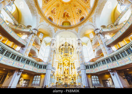 Innenraum Weitwinkelaufnahme der berühmten Dresdner Frauenkirche, Dresden, Sachsen, Deutschland Stockfoto