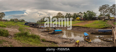 Letica, Kolumbien - 14.September 2018: Hafen in Letcia während der niedrigen Wasser. Amazonia. Stockfoto