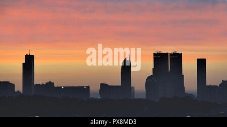 Skyline von Den Haag in den Morgen bei Sonnenaufgang Stockfoto