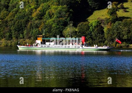 Passagierfähre, Dampfer, auf Ullswater Lake, zwischen Pooley Bridge und Penrith. Nationalpark Lake District, Cumbria, England, Großbritannien Stockfoto