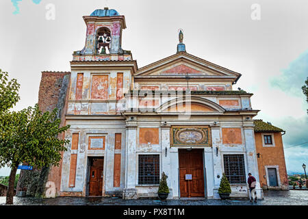Castel di Leva Rom, Italien, 6. Oktober 2018: Die Landschaft der alten Heiligtum der Madonna der göttlichen Liebe, des berühmten Ziel der Katholischen Pilgerfahrt. Stockfoto