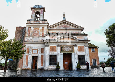 Castel di Leva Rom, Italien, 6. Oktober 2018: Die Landschaft der alten Heiligtum der Madonna der göttlichen Liebe, des berühmten Ziel der Katholischen Pilgerfahrt. Stockfoto