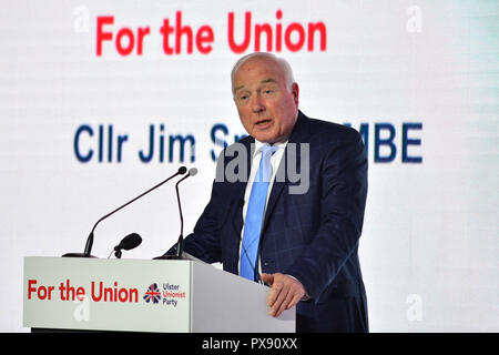 Armagh, Großbritannien. 20. Oktober 2018. UUP Stadtrat Jim Speers MBE spricht an der Parteien Konferenz in Armagh City. Armagh: UK: 20 Okt 2018 Credit: Mark Winter/Alamy leben Nachrichten Stockfoto