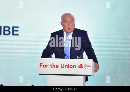 Armagh, Großbritannien. 20. Oktober 2018. UUP Stadtrat Jim Speers MBE spricht an der Parteien Konferenz in Armagh City. Armagh: UK: 20 Okt 2018 Credit: Mark Winter/Alamy leben Nachrichten Stockfoto