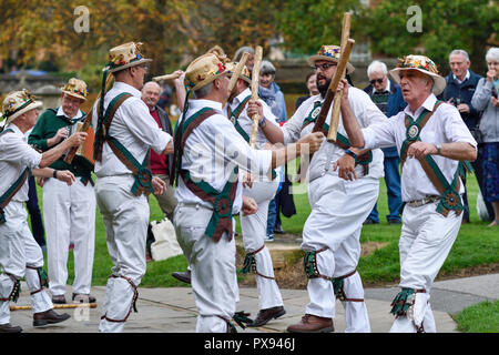 Southwell, Nottinghamshire, Großbritannien. Okt 2018 20. Das Münster Stadt Southwell und Heimat des berühmten kochen Apple feiern alle Dinge Bramley apple mit Verkaufsständen, Kochen zeigt Morris Dancers und sogar König Charles 1 gedreht wird. Credit: Ian Francis/Alamy leben Nachrichten Stockfoto