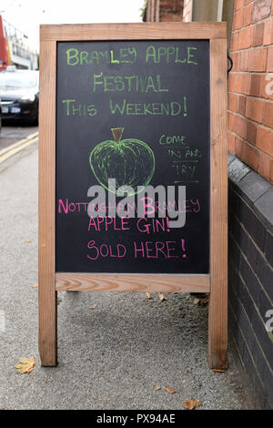 Southwell, Nottinghamshire, Großbritannien. Okt 2018 20. Das Münster Stadt Southwell und Heimat des berühmten kochen Apple feiern alle Dinge Bramley apple mit Verkaufsständen, Kochen zeigt Morris Dancers und sogar König Charles 1 gedreht wird. Credit: Ian Francis/Alamy leben Nachrichten Stockfoto