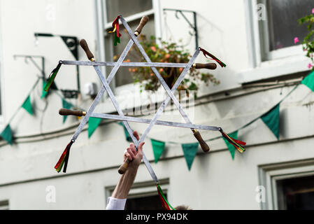 Southwell, Nottinghamshire, Großbritannien. Okt 2018 20. Das Münster Stadt Southwell und Heimat des berühmten kochen Apple feiern alle Dinge Bramley apple mit Verkaufsständen, Kochen zeigt Morris Dancers und sogar König Charles 1 gedreht wird. Credit: Ian Francis/Alamy leben Nachrichten Stockfoto