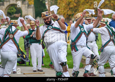 Southwell, Nottinghamshire, Großbritannien. Okt 2018 20. Das Münster Stadt Southwell und Heimat des berühmten kochen Apple feiern alle Dinge Bramley apple mit Verkaufsständen, Kochen zeigt Morris Dancers und sogar König Charles 1 gedreht wird. Credit: Ian Francis/Alamy leben Nachrichten Stockfoto