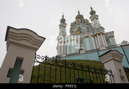 Kiew, Ukraine. Okt, 2018 20. Ein Blick auf die St. Andrew's Church in ceneter von Kiew, Ukraine, am 20. Oktober 2018. Am 18. Oktober ukrainischen Parlament stimmte für die Übergabe der St. Andrew's Church für die dauerhafte Nutzung durch den Ökumenischen Patriarchen von Konstantinopel. Credit: Serg Glovny/ZUMA Draht/Alamy leben Nachrichten Stockfoto