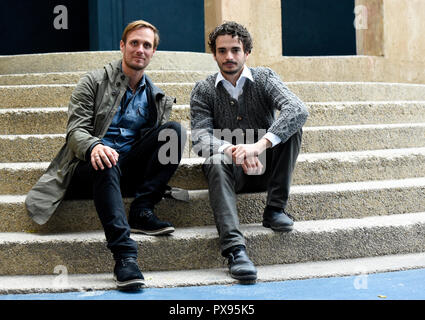 Oberammergau, Deutschland. Okt, 2018 20. 20. Oktober 2018, Deutschland, Oberammergau: Die beiden gleich Jesus Akteure für die Passionsspiele 2020, Frederik Mayet (L) und Rochus Rueckel. Das Spektakel von Christi Leiden, Tod und Auferstehung wird alle zehn Jahre durchgeführt. Derzeit sind die Vorbereitungen für die Premiere am 16. Mai 2020 im Gange. Quelle: Angelika Warmuth/dpa/Alamy leben Nachrichten Stockfoto