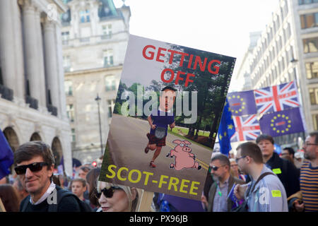 London, UK, 20. Oktober 2018, Demonstranten fordern eine Volksabstimmung über die endgültige Brexit deal in London für das, was die Organisatoren sagen, ist der "größte, lauteste und wichtigsten 'Demonstration seiner Art gesammelt. Die Veranstaltung, die von der Abstimmung Kampagne organisiert, sah eine März vor einer Rallye in Parliament Square. Der März war unter der Leitung von jungen Wählern. Premierminister Theresa May hat bereits ein solches Referendum entschieden. Credit: Keith Larby/Alamy leben Nachrichten Stockfoto