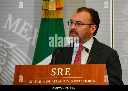 Mexiko. Okt, 2018 21. Mexiko. Okt, 2018 19. Mexikanischen Außenminister Luis Videgaray hält eine gemeinsame Pressekonferenz mit US-Staatssekretär Mike Pompeo Oktober 19, 2018 in Mexiko City, Mexiko. Credit: Planetpix/Alamy leben Nachrichten Stockfoto