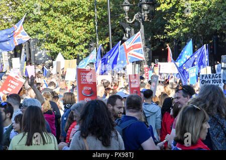 London, Großbritannien. Okt, 2018 20. Tausende Rally am Parliament Square. März für die Zukunft - Abstimmung und März für eine endgültige Sagen - Brexit Deal Kampagne zum Referendum am 20. Oktober 2018. Bild Capital/Alamy leben Nachrichten Stockfoto