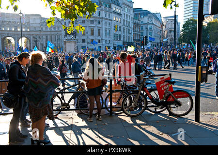 London, GB, 20. Oktober 2018. Mehrere hunderttausend Menschen März durch London ein zweites Brexit Abstimmung zu verlangen. Es waren Vertreter aller großen politischen Parteien. Quelle: Patrick nairne/Alamy leben Nachrichten Stockfoto