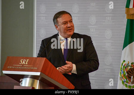 Mexiko. Okt, 2018 21. Mexiko. Okt, 2018 19. Us-Staatssekretär Mike Pompeo hält eine gemeinsame Pressekonferenz mit dem mexikanischen Außenminister Luis Videgaray Oktober 19, 2018 in Mexiko City, Mexiko. Credit: Planetpix/Alamy leben Nachrichten Stockfoto