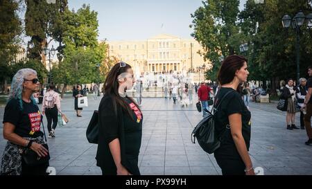 Athen, Griechenland. Okt, 2018 20. Frauen gesehen werden die Teilnehmenden während der Veranstaltung. Spaziergang für Freiheit ist einer der größten internationalen Veranstaltung für den Menschenhandel. Credit: Ioannis Alexopoulos/SOPA Images/ZUMA Draht/Alamy leben Nachrichten Stockfoto