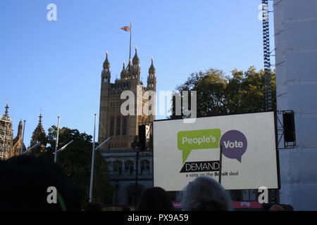 London, UK, 20. Oktober, 2018. Die Demonstranten versammeln sich in Parliament Square zur Volksabstimmung März gegen Brexit, London, UK. Credit: Helen Garvey/Alamy leben Nachrichten Stockfoto