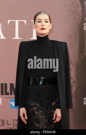 Rosamund Pike, einen privaten Krieg - Europäische Premiere, BFI London Film Festival, Leicester Square, London, UK, 20. Oktober 2018, Foto von Richard Goldschmidt Stockfoto