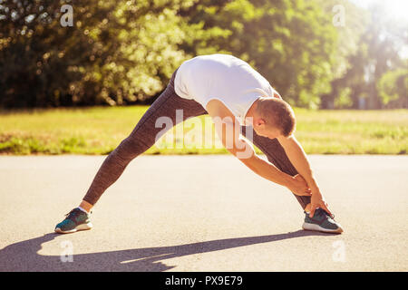 Junger Mann Sport outdoor. Stockfoto