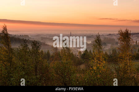 Misty Sonnenaufgang über dem Tal von gedling Gedling Country Park in Nottinghamshire, England Großbritannien Stockfoto