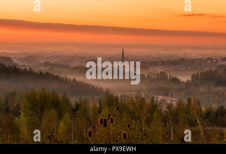 Misty Sonnenaufgang über dem Tal von gedling Gedling Country Park in Nottinghamshire, England Großbritannien Stockfoto
