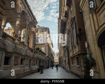 Architektur auf der Straße "Via Giuseppe Garibaldi", berühmt für seine Paläste, Genua, Ligurien, Italien. Stockfoto