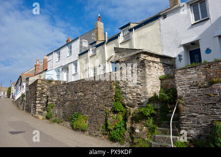 Kleine Hütten in der Cornwall Fischerdorf Port Isaac UK Stockfoto