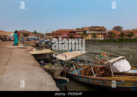 Bissau, Republik Guinea-Bissau - Februar 5, 2018: die Menschen im Hafen von Bissau melden in der Stadt Bissau, Guinea-Bissau, Westafrika Stockfoto