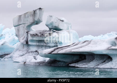 Gekalbt Eis aus der Breidamerkurjokull Gletscher Gletscherlagune Jokulsarlon, Südost Küste von Island. Stockfoto