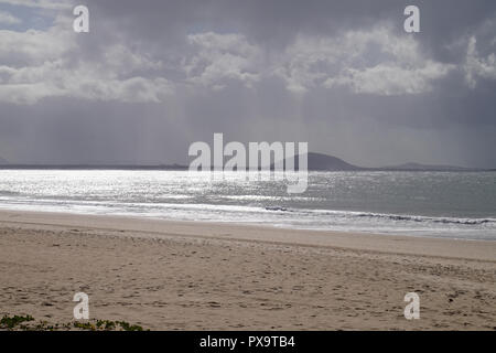 Regen am Strand in Mooloolaba, Sunshine Coast, Australien Stockfoto
