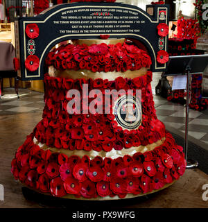 Eine Glocke von Mohn in der St. Mary's Church, Warwick Mohn 2018 Stockfoto