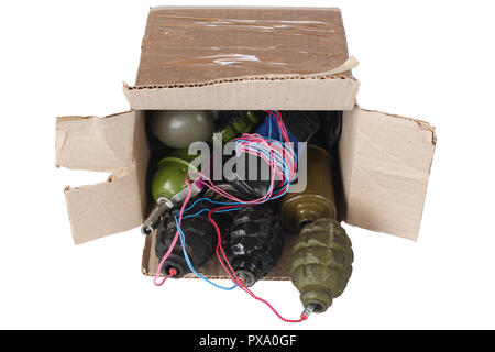 Briefbombe IED-Improvised Explosive Device in der Mailbox auf Weiß isoliert Stockfoto, Bild ...