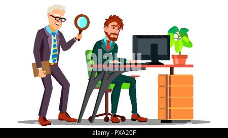 Business Spionage, Mitarbeiters, der Lupe hinter Mitarbeiter am Desktop mit Computer Vektor stehen. Isolierte Abbildung Stock Vektor