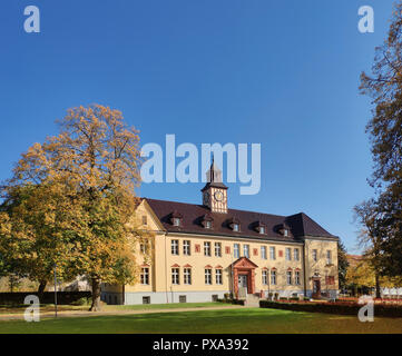 Altes Rathaus in Velten, in der Nähe von Berlin, im brandenburgischen Landkreis an einem hellen Tag im Herbst Stockfoto