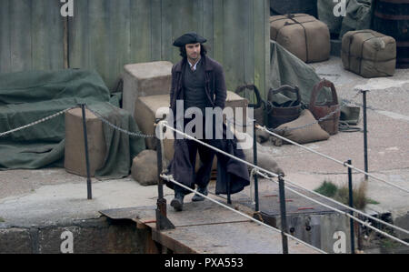 Dreharbeiten der letzten Serie von Poldark, Aiden Spaziergänge rund um die in den Hafen mit: Aidan Turner Wo: St Austell, Großbritannien Wann: 19 Aug 2018 Quelle: David Sims/WENN.com Stockfoto