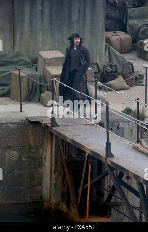 Dreharbeiten der letzten Serie von Poldark, Aiden Spaziergänge rund um die in den Hafen mit: Aidan Turner Wo: St Austell, Großbritannien Wann: 19 Aug 2018 Quelle: David Sims/WENN.com Stockfoto