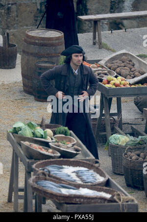 Dreharbeiten der letzten Serie von Poldark, Aiden Spaziergänge rund um die in den Hafen mit: Aidan Turner Wo: St Austell, Großbritannien Wann: 19 Aug 2018 Quelle: David Sims/WENN.com Stockfoto