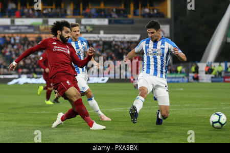 Liverpools Mohamed Salah Kerben erste Ziel seiner Seite des Spiels während der Premier League Match am John Smith's Stadion, Huddersfield. Stockfoto