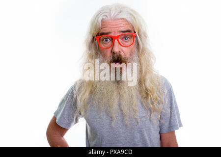 In der Nähe von älteren bärtigen Mann schockiert schauen Sie beim Tragen des Auges Stockfoto