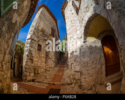 Mittelalterliche Architektur in Eze Zitadelle und Dorf, mit Wänden aus Steinen, in Nizza in Frankreich Stockfoto