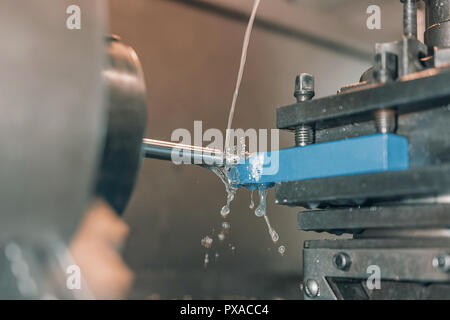 Metall Drehbank, Drehmaschine Maschinen Metallbearbeitung in Werkstatt Stockfoto
