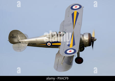 Gloster Gladiator Doppelflugzeug in Shuttleworth, L8032, war das letzte Produktionsflugzeug, das ich 1937 gebaut habe. Fliegen auf einer Flugschau als K7985 Stockfoto