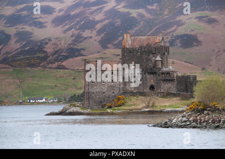 Eilean Donan Castle - eine der am meisten fotografierten Sehenswürdigkeiten in Schottland Highlands Stockfoto