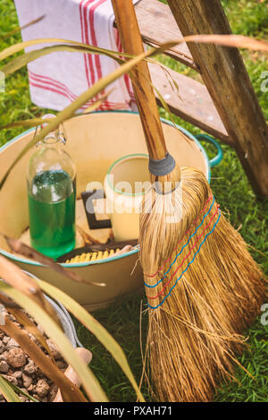 Altmodische Reinigung von Werkzeugen. Stockfoto