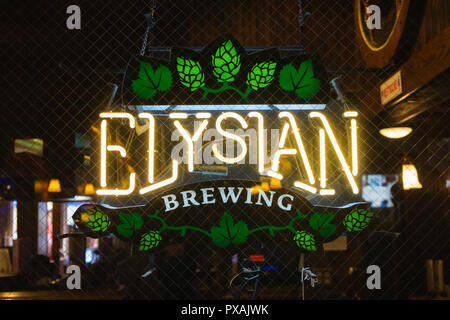 Elysian Brewing Company Leuchtreklame in einem Pub in Seattle. Seattle lokale Brauerei. Washington State, USA. Stockfoto